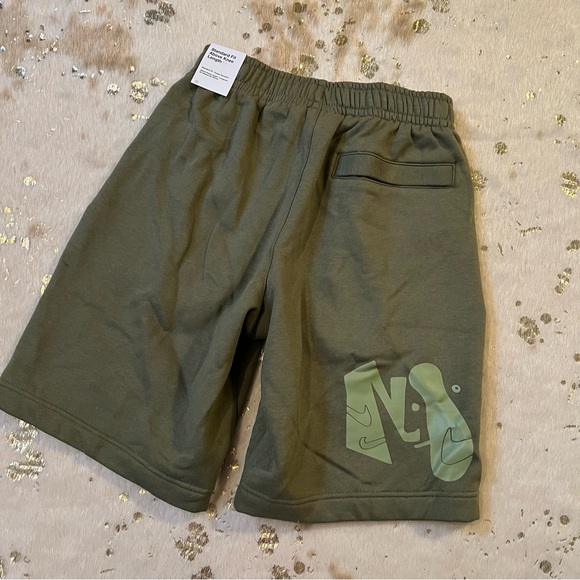 NWT NIKE XS Sportswear Club Fleece Graphic Cotton Short Olive Green Logo - Picture 4 of 10